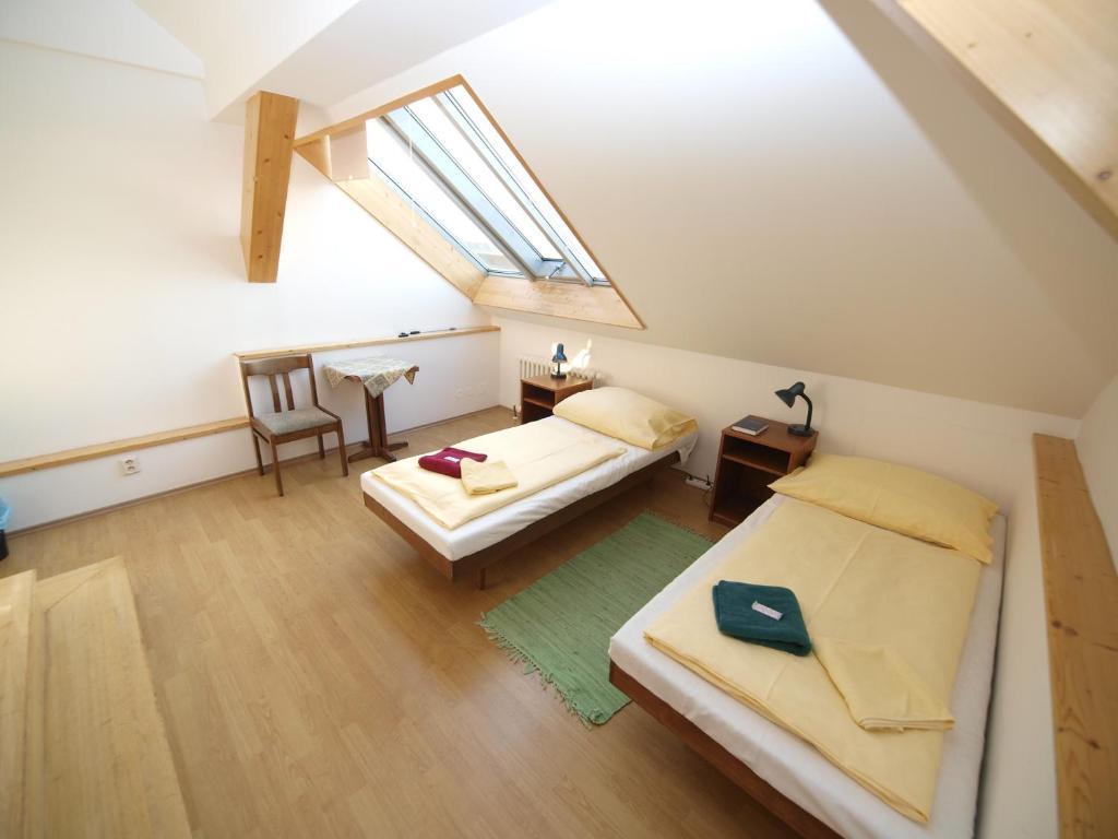 Church Pension Praha - Husuv Dum Rom bilde