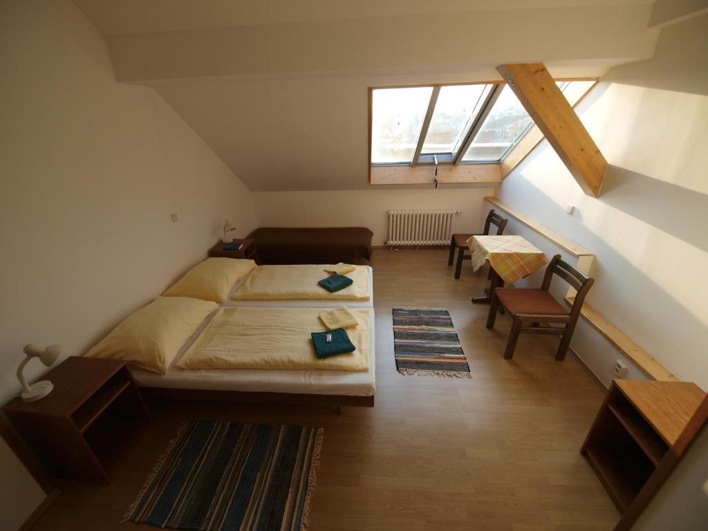 Church Pension Praha - Husuv Dum Rom bilde