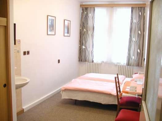Church Pension Praha - Husuv Dum Rom bilde